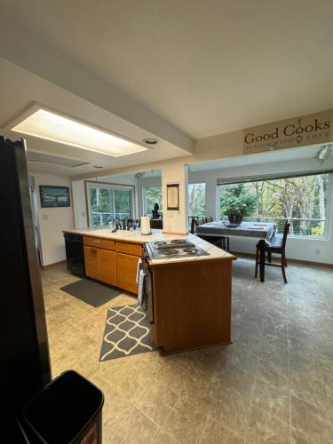 Upper Level with a view in Mukilteo (Washington)