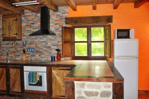 virtuve, Cabaña La Cambera (Cabana La Cambera) in Vega de Pas
