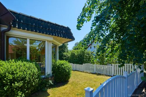Doppelzimmer mit kleiner Pantrykuche Gastehaus Unter den Linden in Muhbrook