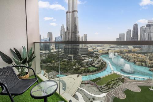 GRANDE SIGNATURE RESIDENCES - Luxury 2BR with Full Burj Khalifa Views, Dubaj