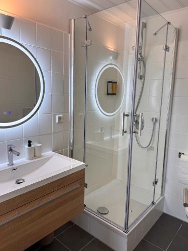 douche, TRIMOSA - Apartments & Homes in Bitburg