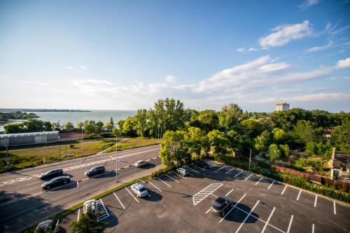 Oxford Hotel & Conference Center - image 5