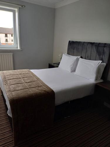 Kings Park Hotel - main image