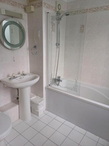 Kings Park Hotel - image 7