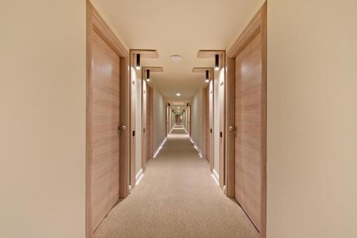 Oxford Hotel & Conference Center - image 4