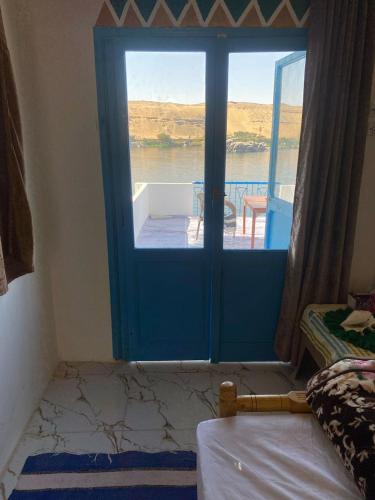 Deluxe Single Room with Balcony image 1