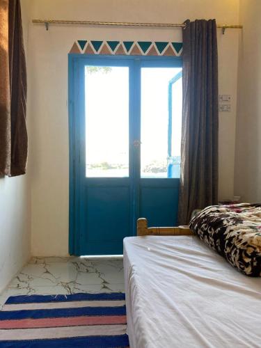 Deluxe Single Room with Balcony image 2