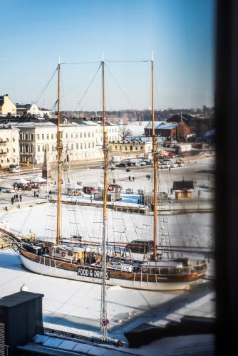 Grand Deluxe Harbour View Room image 8
