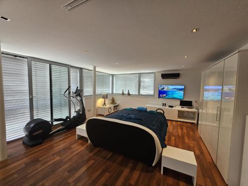 Riverside Loft - Castle View & Free Parking & Terrace