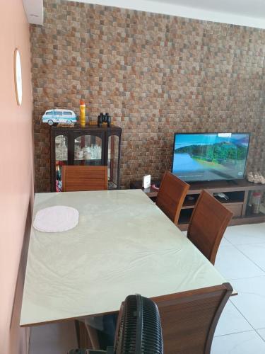 Shared lounge/TV area, Casa do Mar in Guaratiba