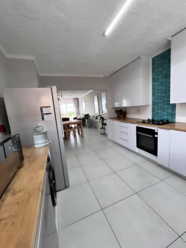 Kitchen, Bayview Seafront Apartment in Gonubie