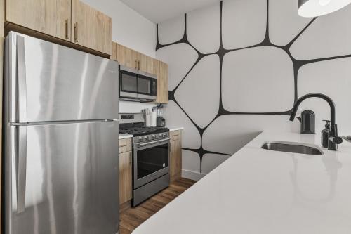 King Bd, Free Prkn, NYC View, 8min Train