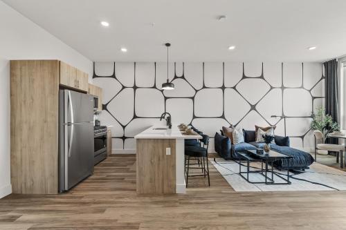 King Bd, Free Prkn, NYC View, 8min Train