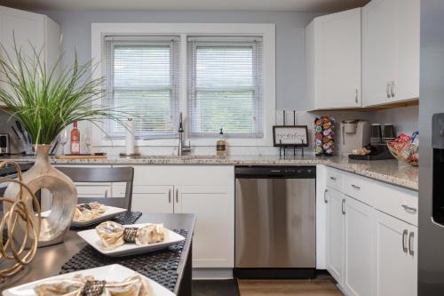 廚房, Soaking tub w Washer and Dryer, WiFi in 北卡羅來納州梅賓 (NC)