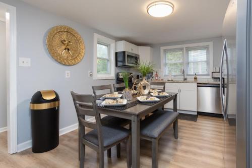 廚房, Soaking tub w Washer and Dryer, WiFi in 北卡羅來納州梅賓 (NC)