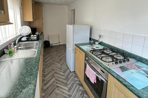 Hartlepool - 2 bedroom - near seaside - Sleeps 5 Hartlepool - 2 bedroom - near seaside - Sleeps 5