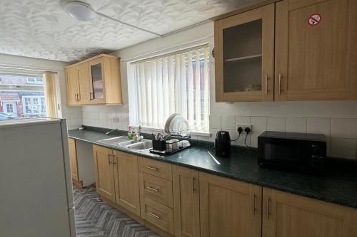 Hartlepool - 2 bedroom - near seaside - Sleeps 5 Hartlepool - 2 bedroom - near seaside - Sleeps 5