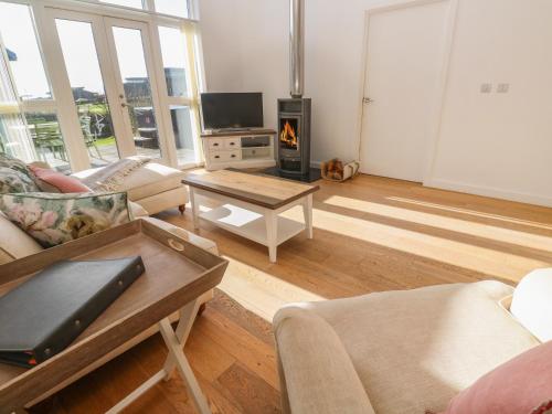 Una, Lodge 77, St Ives (photo 8)