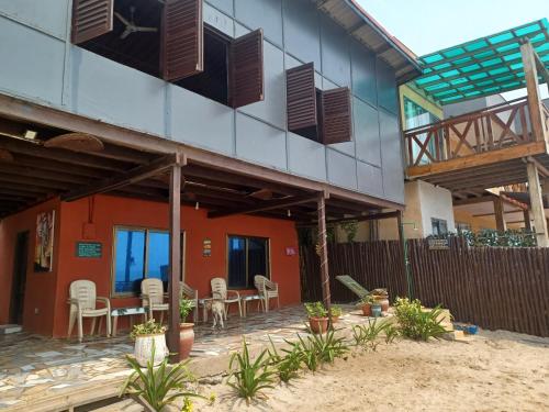 Adinam's Beach Retreat in Nyanyanu