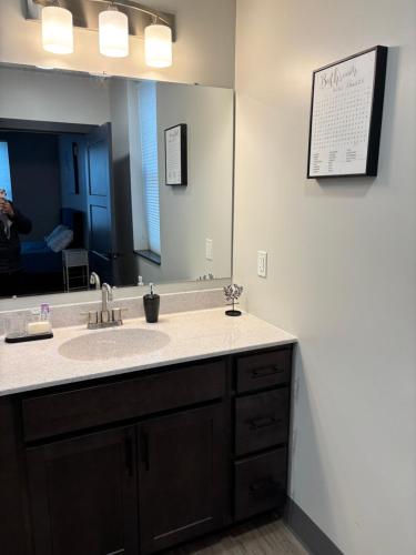 New Luxury Downtown 1 Bedroom Condo 201 thumb 4