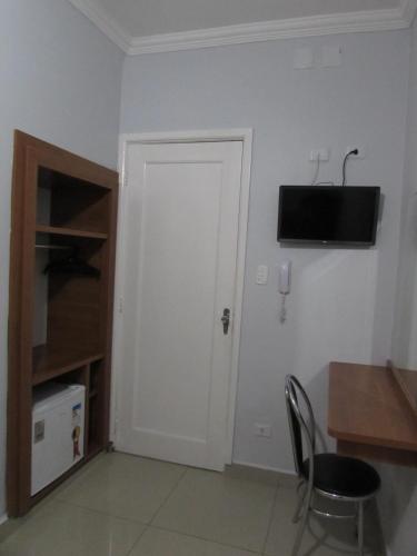 Single Room image 3