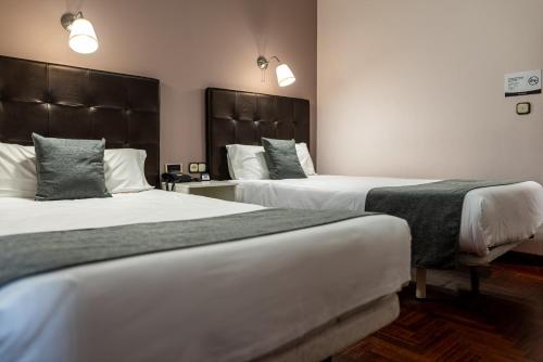 2 twin beds