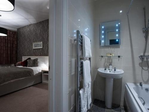 Parkwood Hotel - main image