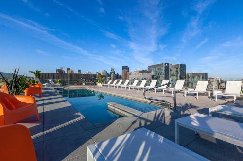 Swimming pool, Hyatt Centric Montreal in Old Montreal