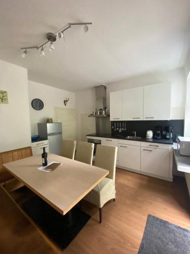 Holiday apartment hunting lodge Siedlinghausen 1 in Silbach