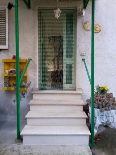 2 bedrooms, 5 beds
