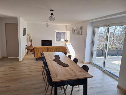 Gite authentique au coeur de Blavozy avec piscine privée, jacuzzi et terrain de pétanque (Gite authentique au coeur de Blavozy avec piscine privee, jacuzzi et terrain de petanque) in 布拉瓦濟