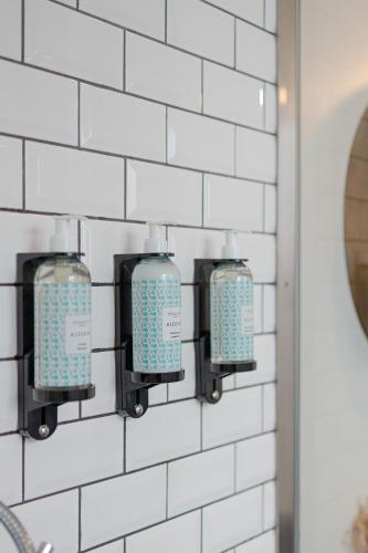 Deluxe Two Bedroom Apartment image 5