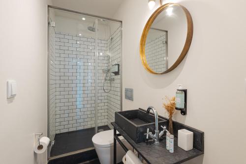 Two-Bedroom Apartment with Terrace and River View image 9