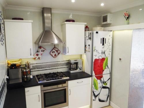 кухня, Double Room Private Bathroom Value12 Edinburgh Airport 8Mi in Росайт