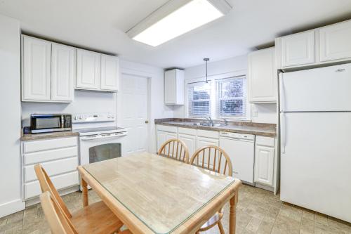 Near Hiking and Skiing Cozy Home in Cortland! in คอร์ตแลนด์ (NY)