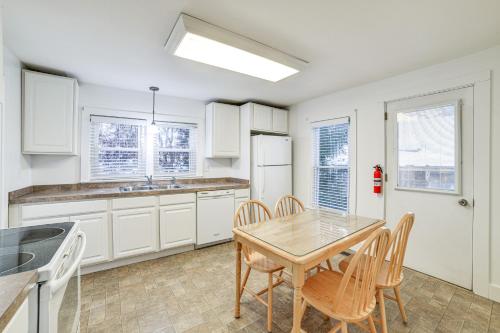 Near Hiking and Skiing Cozy Home in Cortland! in คอร์ตแลนด์ (NY)