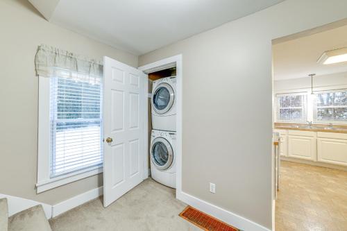 Near Hiking and Skiing Cozy Home in Cortland! in คอร์ตแลนด์ (NY)