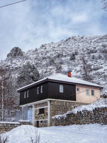 Viesnīcas āriene, Baba I Dede in Galicnik