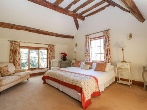Mickle Trafford Manor - image 2
