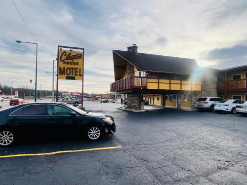 Clayton House Motel in Loves Park, USA