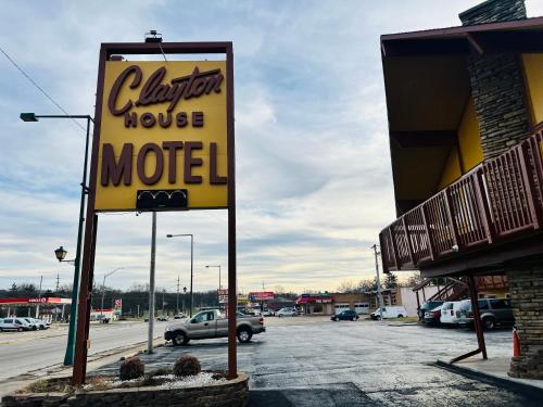 Clayton House Motel in Loves Park, USA