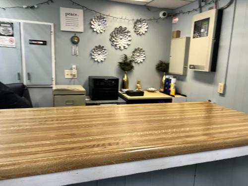 Capital O Clayton House Motel Rockford Near Airport - 로비
