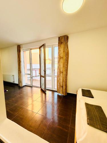 Villa Apartments with Free Parking Prague 5, Прага (фото 5)