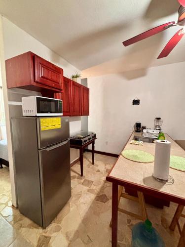 Konyha, Cozy Studio in Sunset Villas in West End