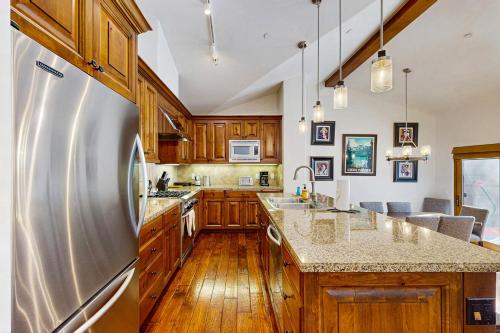 Luxury Mountain Townhome - image 11