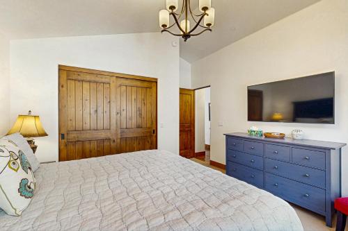 Luxury Mountain Townhome - image 7