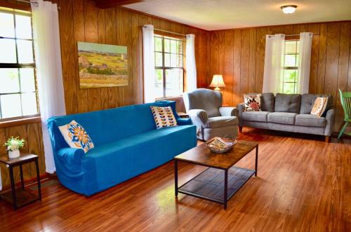 Country Home by Natchez Trace's State Forest in Wildersville 
