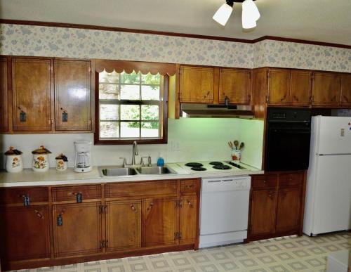 Country Home by Natchez Trace's State Forest in Wildersville 