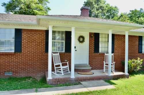 Country Home by Natchez Trace's State Forest in Wildersville 