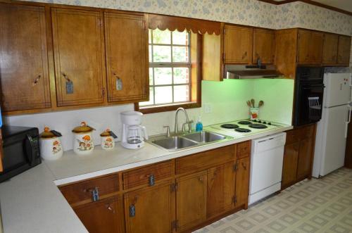 Country Home by Natchez Trace's State Forest in Wildersville 